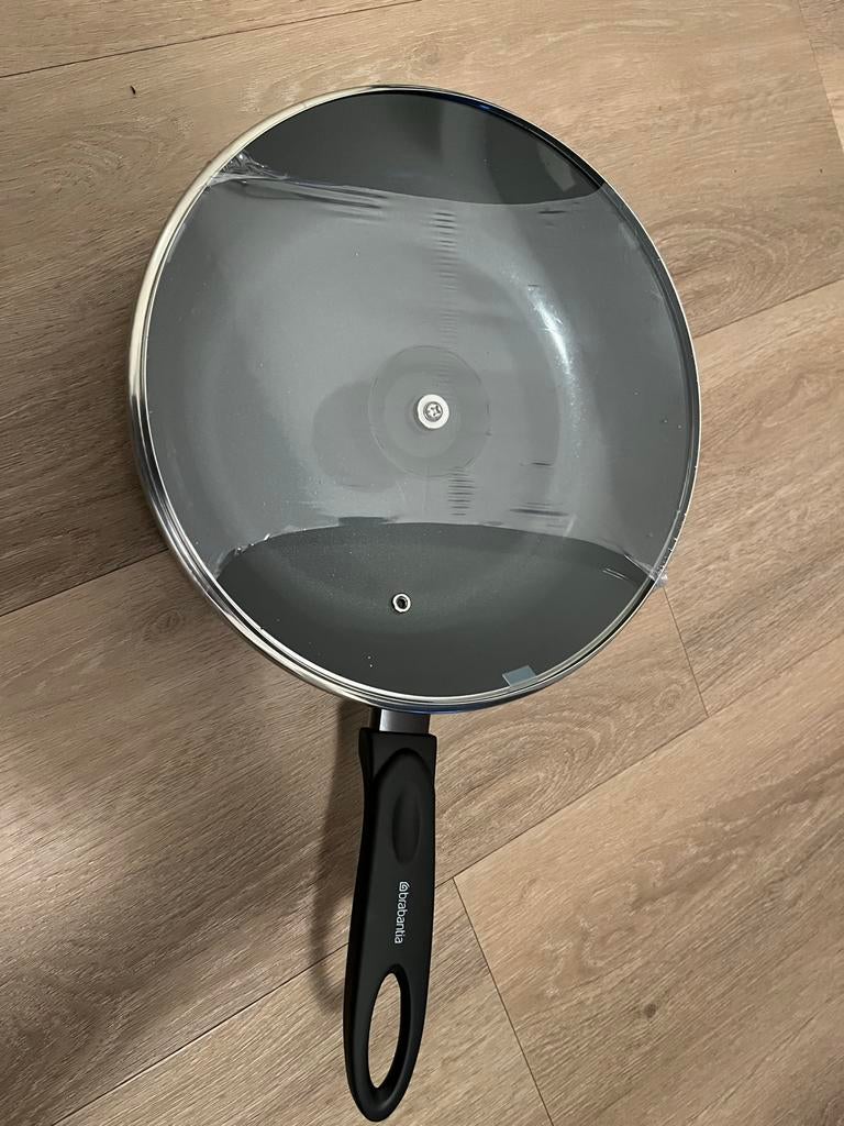 Nieuwe Brabantia Hapjespan 28cm met Glazen Deksel, Ophalen of Verzenden, Nieuw