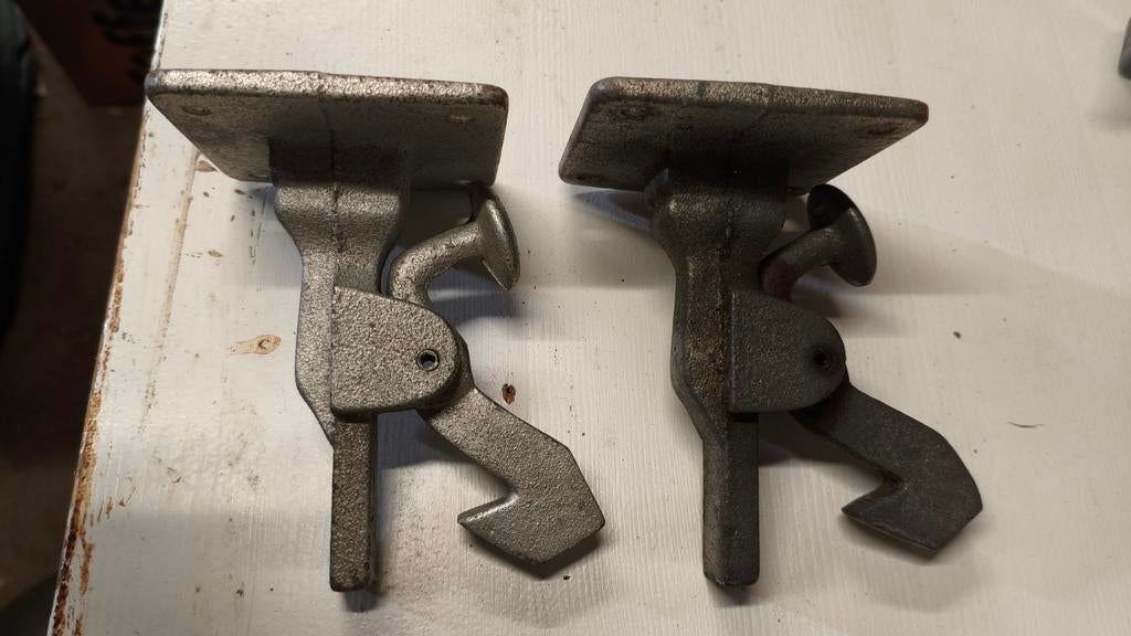 2 zware poortvangers / hekvastzetters (84mm*120mm) - Verz, Ophalen of Verzenden, Overige materialen, Overige typen