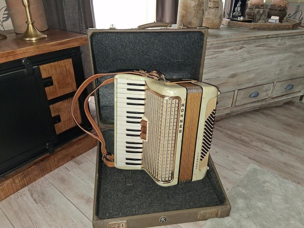 HOHNER CONCERTO II incl originele koffer !!!!, Muziek en Instrumenten, Ophalen of Verzenden