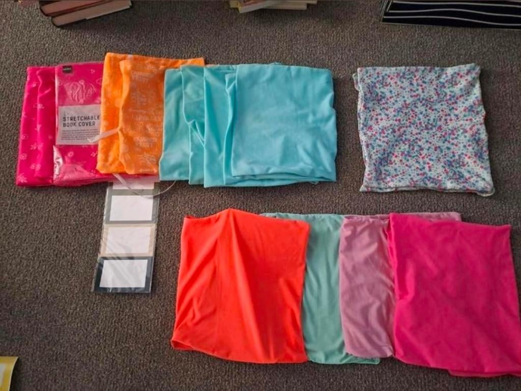 Rekbare boekkaften HEMA + gloednieuwe textiel stickers, Diversen, Ophalen of Verzenden, Zo goed als nieuw