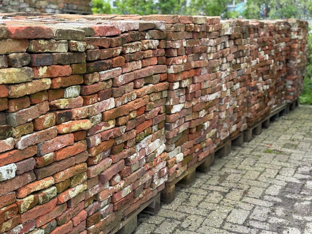 8000 stuks Friese rode handvorm steen circa 21x4.5x10.5cm., Ophalen, Gebruikt, Bakstenen, Info@walstra.nl