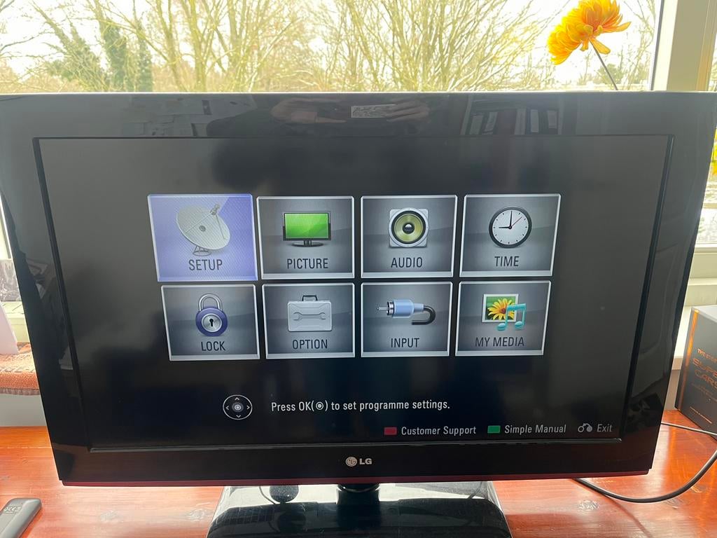 Nette tv LG 37 inch. (94 cm), Gebruikt, 50 Hz, LCD, Ophalen of Verzenden