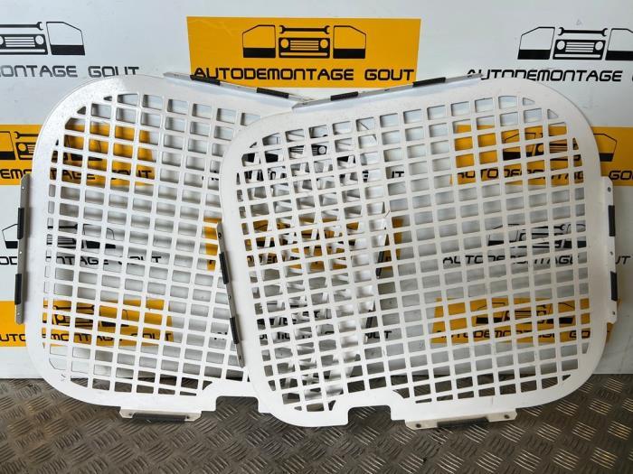 Anti-inbraak rooster links van een Opel Vivaro, Gebruikt, Opel