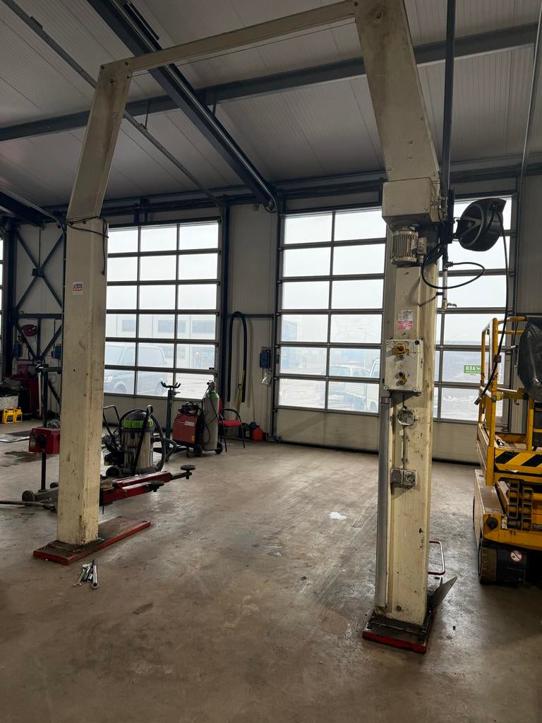 Stertil Koni Hefbrug KS2022 - 2200 kg 1 X, Ophalen, Gebruikt