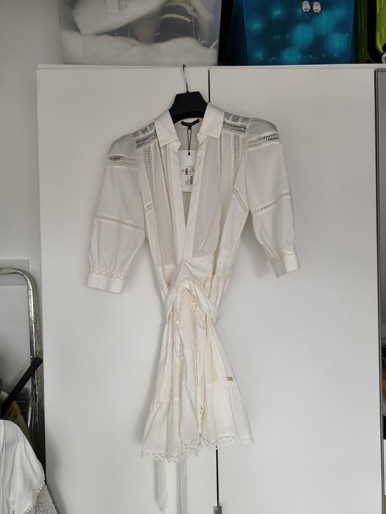 NIKKIE Sofia dress kleur Star White Nieuw!, Wit, Nieuw, Ophalen of Verzenden, Nikkie