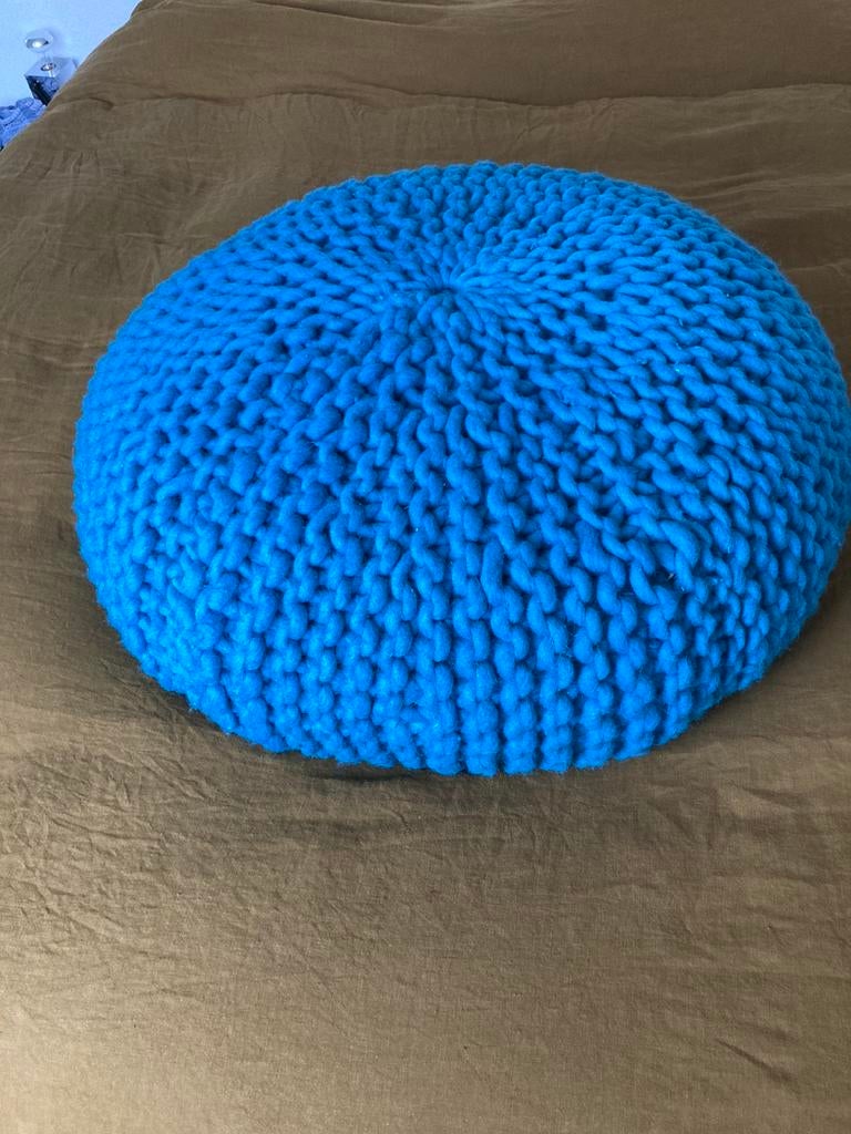 Wollen poef, Huis en Inrichting, Banken | Voetenbanken en Poefen, Ophalen, Zo goed als nieuw, Rond, 50 tot 75 cm