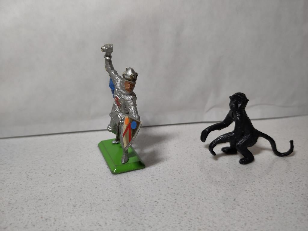 Speelgoed ridder en aap, Verzamelen, Poppetjes en Figuurtjes, Ophalen of Verzenden, Gebruikt