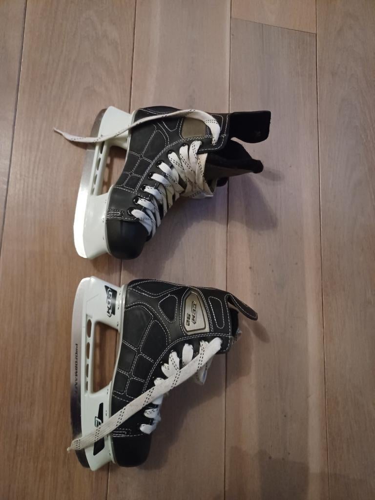 CCM ijshockeyschaatsen maat 36, Ophalen