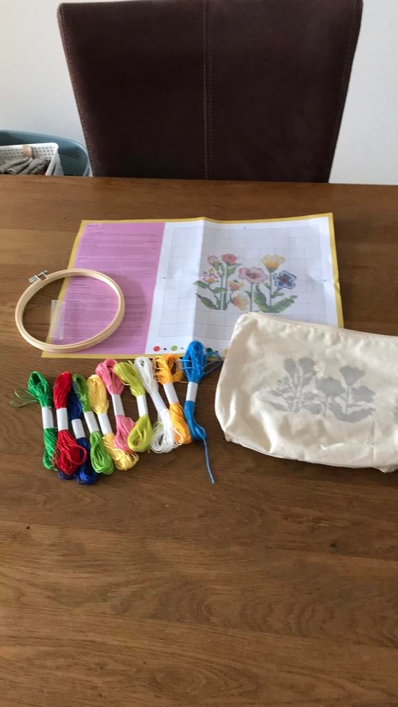 Make up tasje / etui borduren , kruissteek, Ophalen of Verzenden, Zo goed als nieuw, Borduurgaren of Zijde