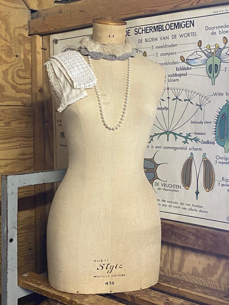 Brocante oude paspop buste incl kraagjes/ketting, Antiek en Kunst, Ophalen