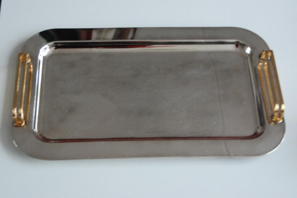 Nieuw verzilverd dienblad zilver met goudkleurige handvaten, Ophalen of Verzenden, Nieuw, Rechthoekig, Overige materialen