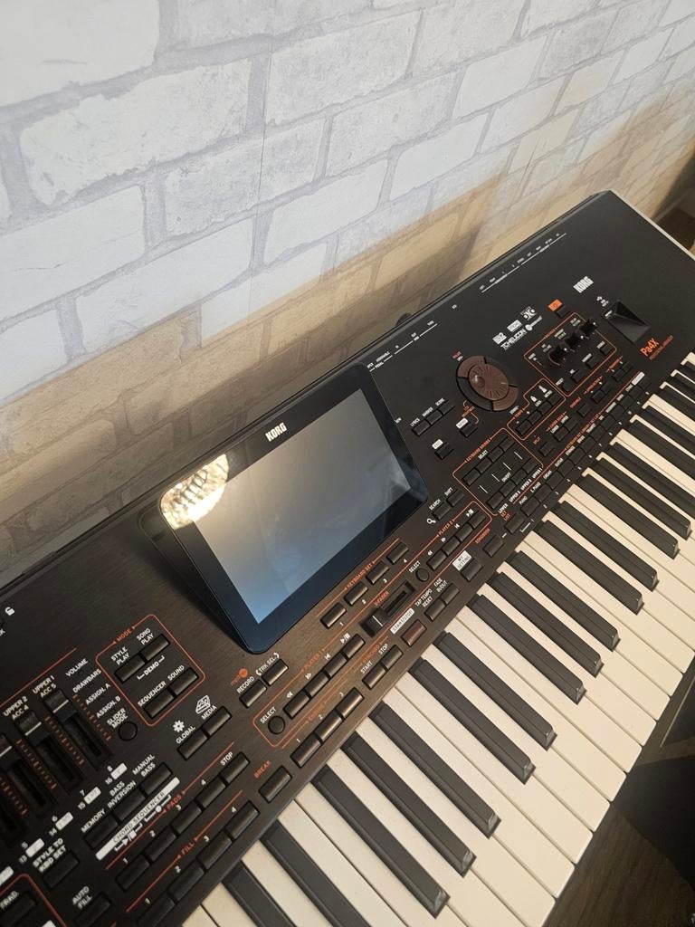 Korg pa 4x, Ophalen of Verzenden, Zo goed als nieuw, 61 toetsen, Korg