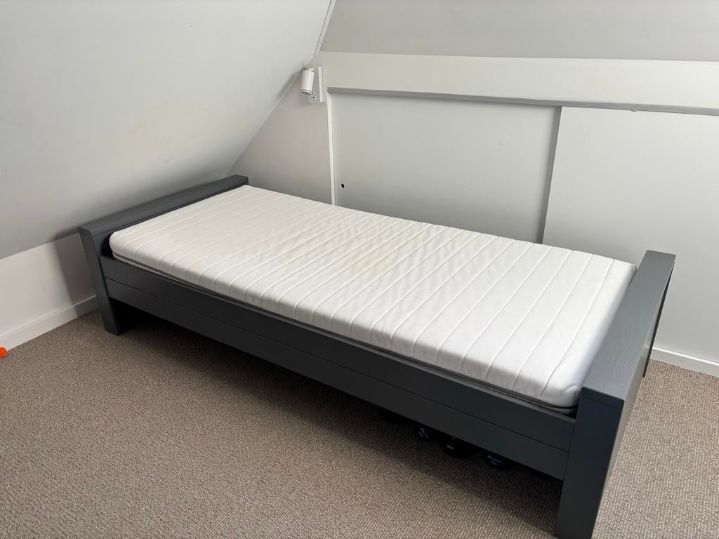 Woood 1-persoons bed grijs, Ophalen, 90 cm, Eenpersoons, Zo goed als nieuw