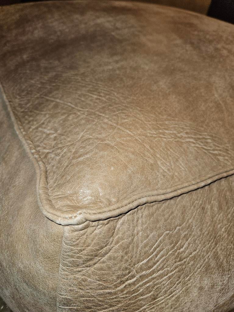 Poef Fred De La Bretoniere dik rundleer, Ophalen of Verzenden, Nieuw, Minder dan 50 cm