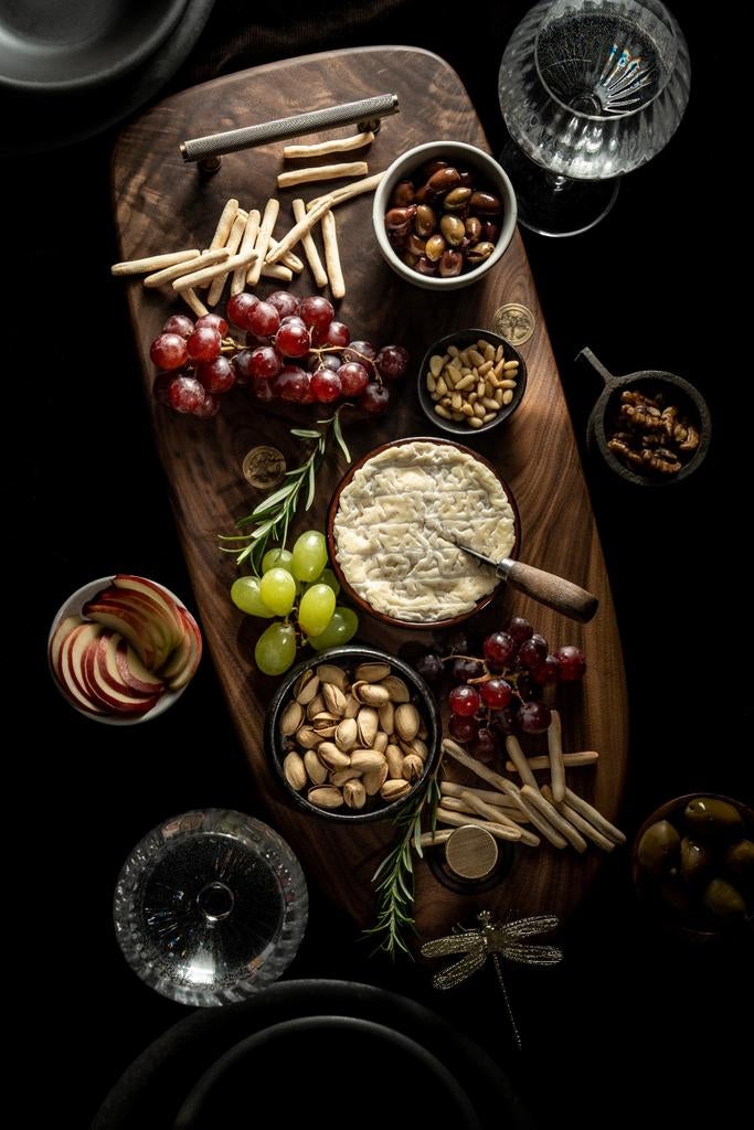 Beauty and the Beast Charcuterie Board (Figured Walnut) ️, 6536JC, Info@mrjd-woodworks.com, Nieuw, Ophalen of Verzenden