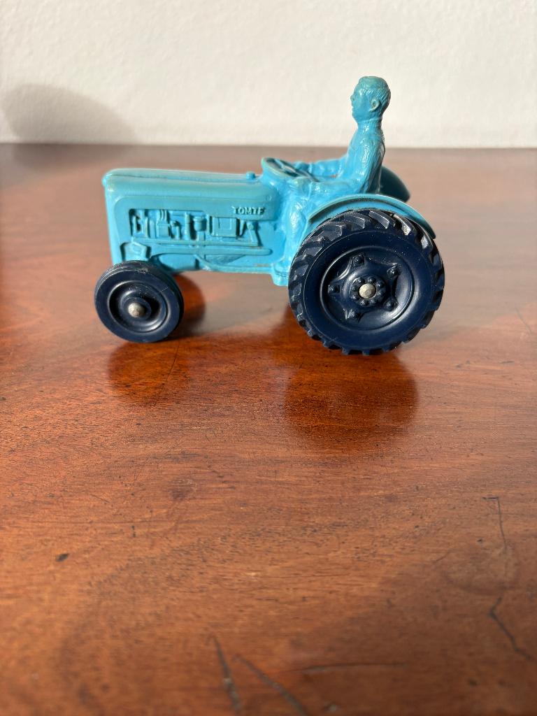 Tomte tractor met figuur jaren ’60. Tomte Laerdal Noorwegen., Hobby en Vrije tijd, Ophalen of Verzenden, Zo goed als nieuw, Tractor of Landbouw