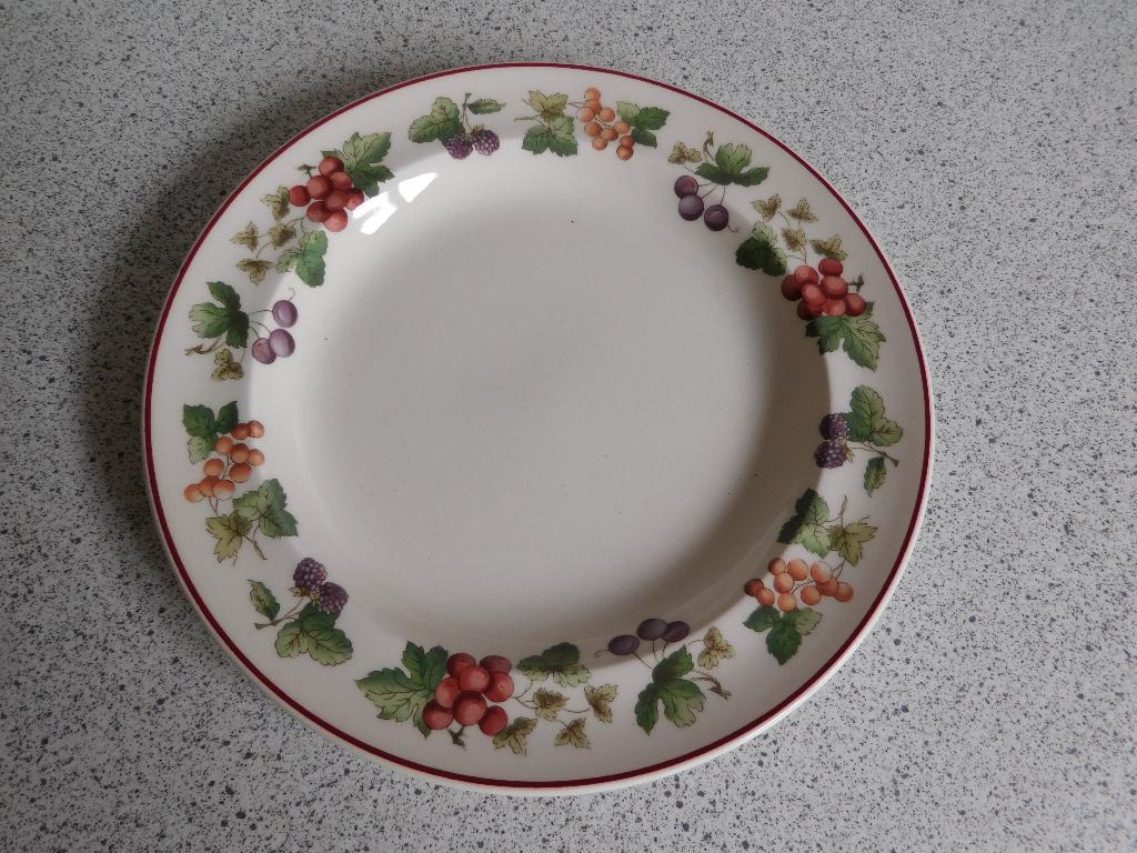 Bord 17 cm. Provence Wedgwood, Ophalen of Verzenden, Zo goed als nieuw, Bord(en), Wedgwood