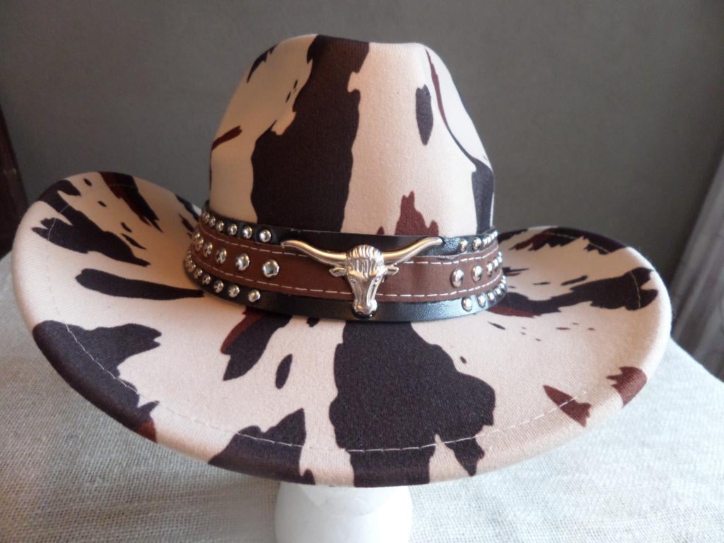 Western hoed met koe print., Kleding | Dames, Ophalen of Verzenden, Nieuw, 58 cm (L, 7¼ inch) of meer, Hoed