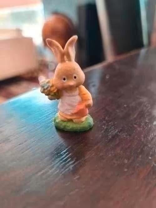 poppenhuis miniaturen konijn met bloemen, Ophalen of Verzenden, Nieuw, Poppenhuis