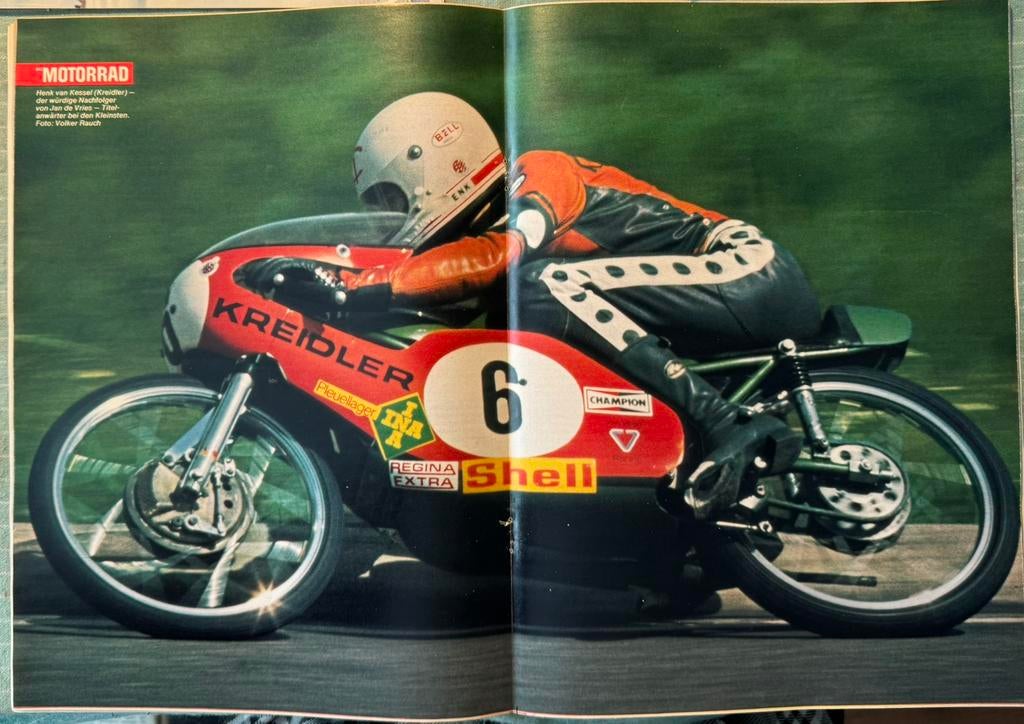 Poster 1974 Henk Van Kessel op Kreidler, Verzamelen, Verzenden, Zo goed als nieuw, Motoren