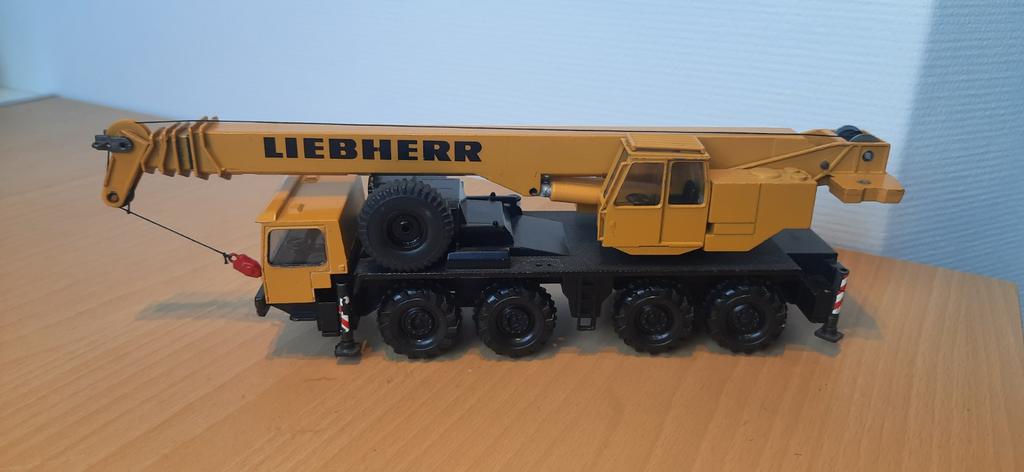 Liebherr ltm 1060 hijskraan van conrad (geen nzg of wsi), Hobby en Vrije tijd, Modelauto's | 1:50, Ophalen of Verzenden, Gebruikt