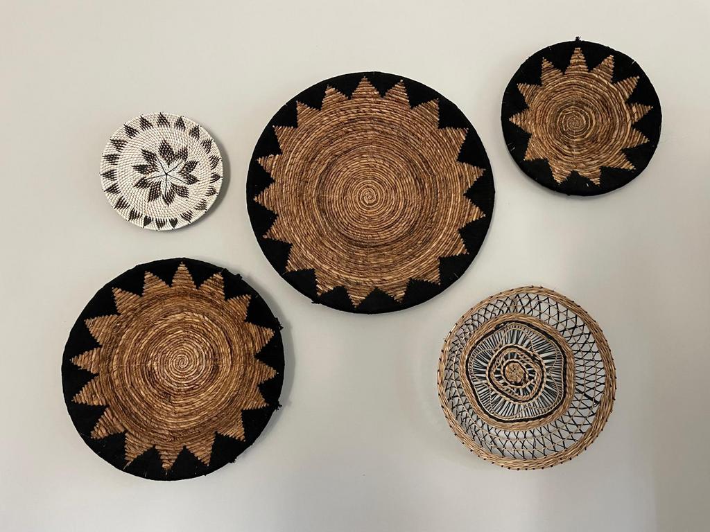 Manden tegen wand, Ophalen of Verzenden, Zo goed als nieuw