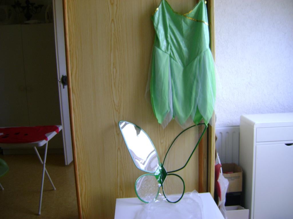 groene tinkebel jurk met vleugels mt m met witte tule laag, Maat 38/40 (M), Ophalen of Verzenden, Zo goed als nieuw, Kleding