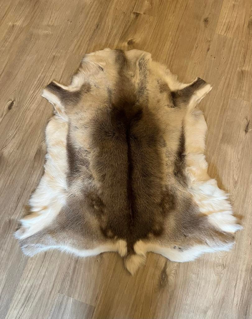 Kleed rendierhuid - circa 130 x 120 cm, Ophalen, Bruin, Zo goed als nieuw, Overige vormen