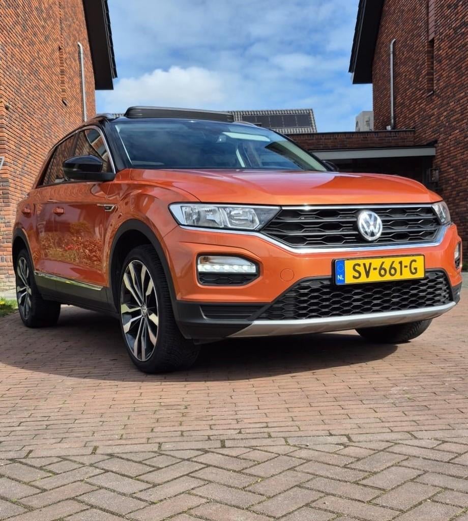 VW T-Roc 1.0 TSI | Panorama | ACC | Trekhaak | Dealerservice, Auto's, Voorwielaandrijving, Stof, Overige kleuren, Start-stop-systeem