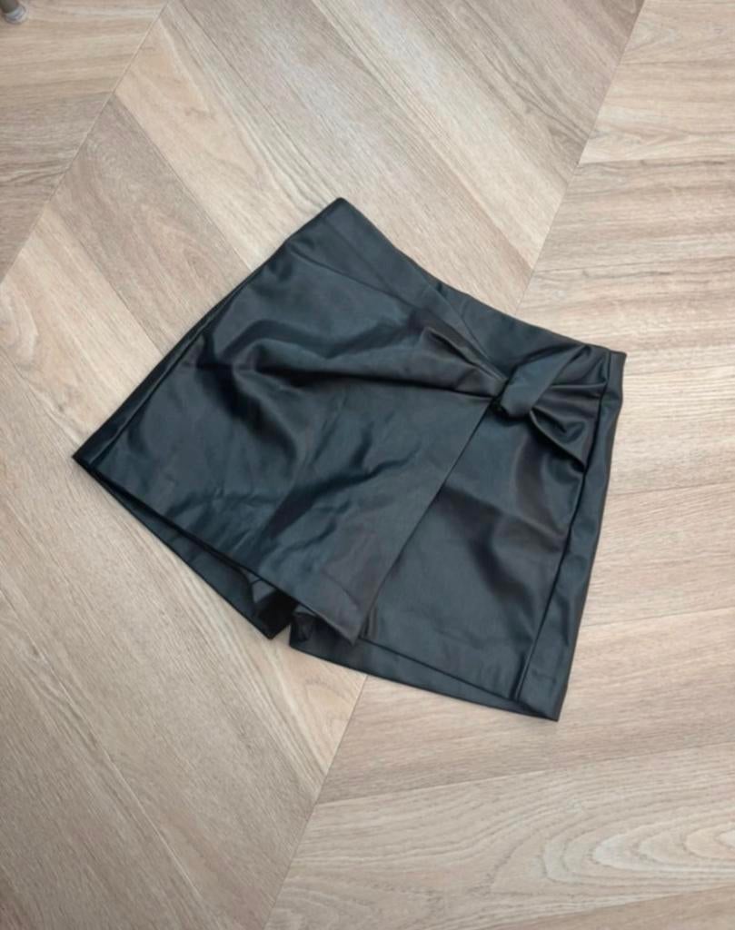 Stradivarius broekrokje, Zwart, Nieuw, Ophalen of Verzenden, Maat 34 (XS) of kleiner