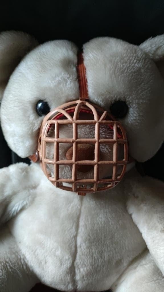 NIEUWSTAAT Muilkorf - leer en kunststof, Ophalen of Verzenden, Zo goed als nieuw