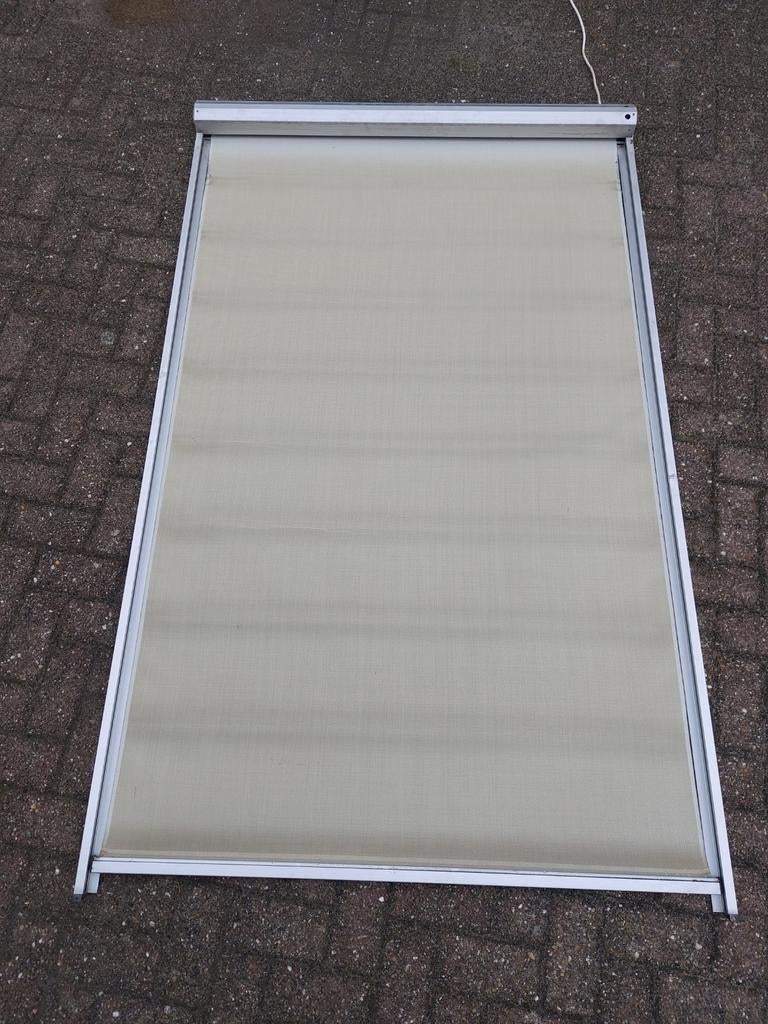 Elektrisch bedienbaar screen, 202x131 HxB, Ophalen, Gebruikt, 100 tot 150 cm, Crème of Beige