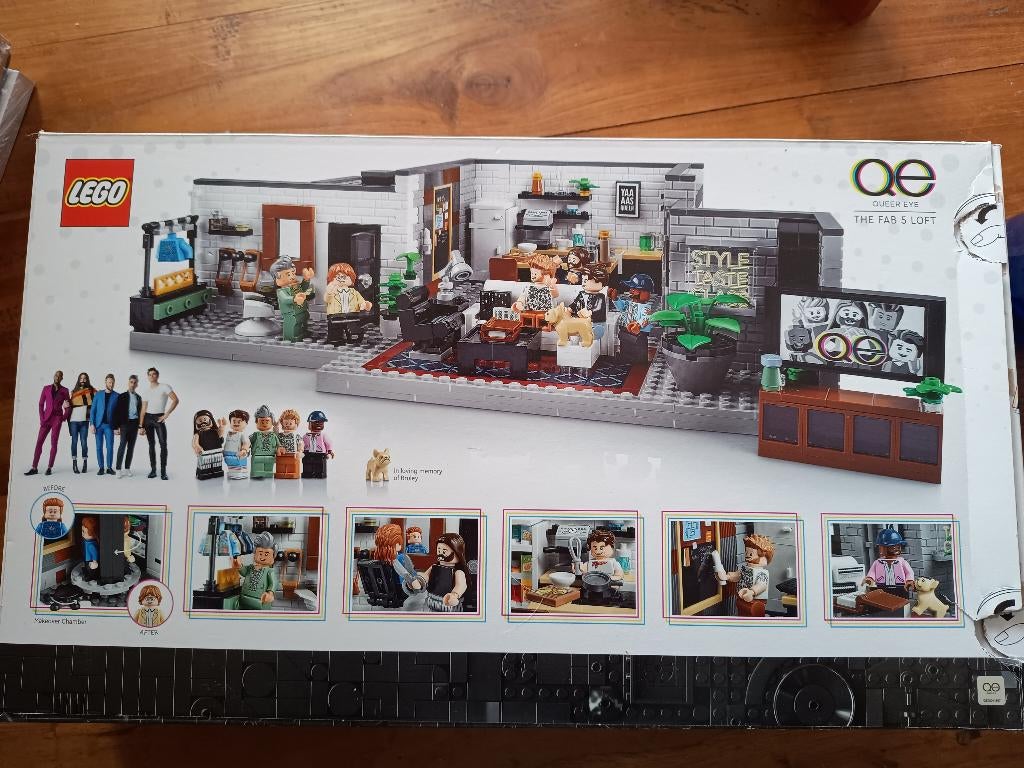 LEGO bouwdoos Queer Eye The Fab 5 Loft, Ophalen of Verzenden, Zo goed als nieuw, Groter dan 1:32