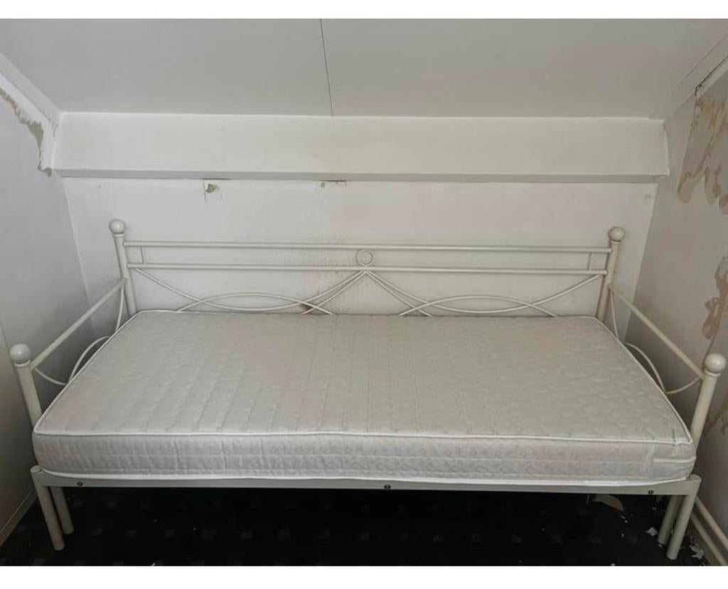 Uitschuifbaar bed, Huis en Inrichting, Ophalen, Gebruikt, Wit, Twijfelaar