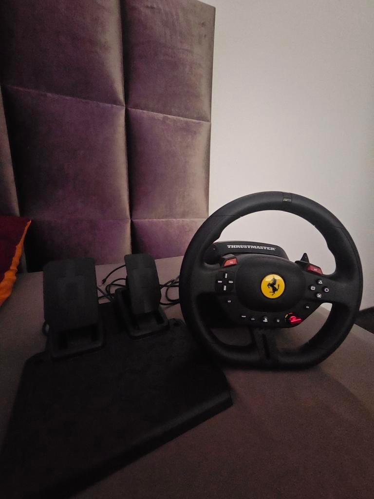 Thrustmaster Ferrari Racing Wheel - Zo goed als nieuw, Spelcomputers en Games, Ophalen of Verzenden, Nieuw, Stuur of Pedalen, PlayStation 4
