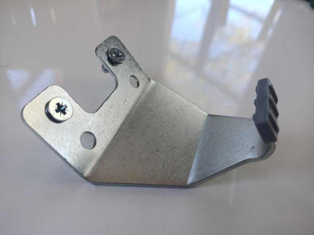 Metalen haak met schroeven, Ophalen