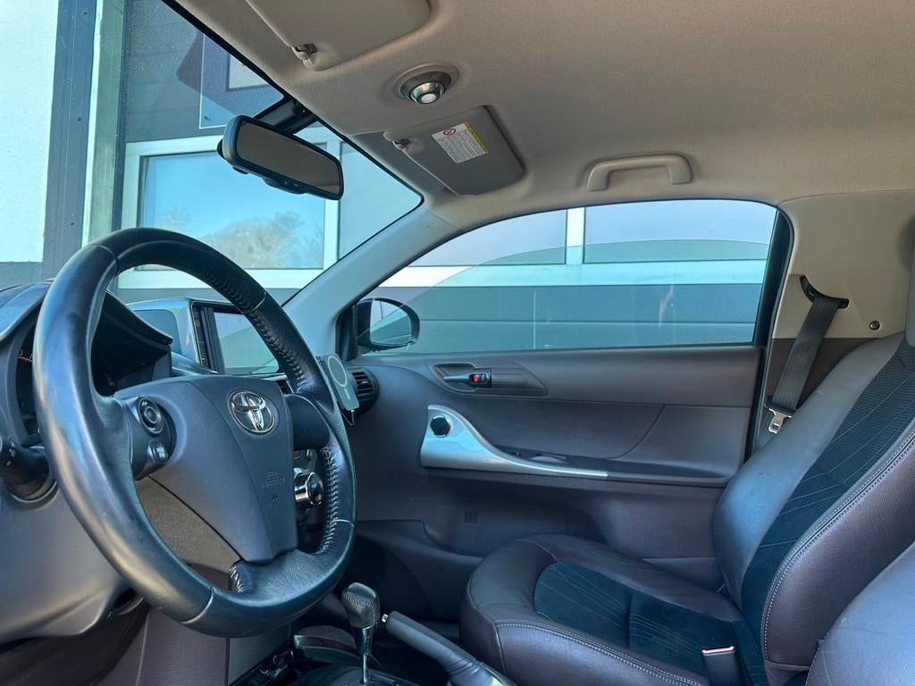 Toyota IQ 1.0 VVTi AUTOMAAT Aspiration | LEER | CARPLAY | NL, Gebruikt, Stoelverwarming, 4 stoelen, Leder en Stof