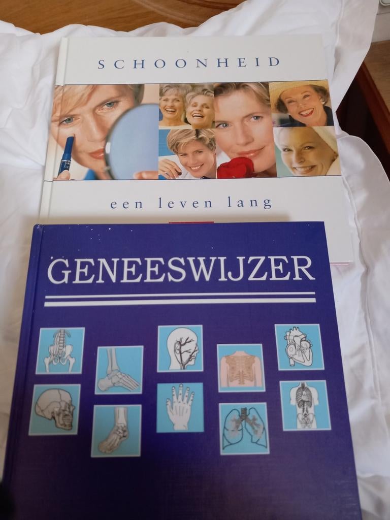 Geneeswijzen, en levenslange schooheid, Ophalen of Verzenden, Zo goed als nieuw