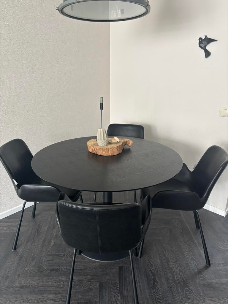 Ronde eettafel zwart fineer met trompetvoet, Huis en Inrichting, Tafels | Eettafels, Ophalen, Rond, Zo goed als nieuw, Modern