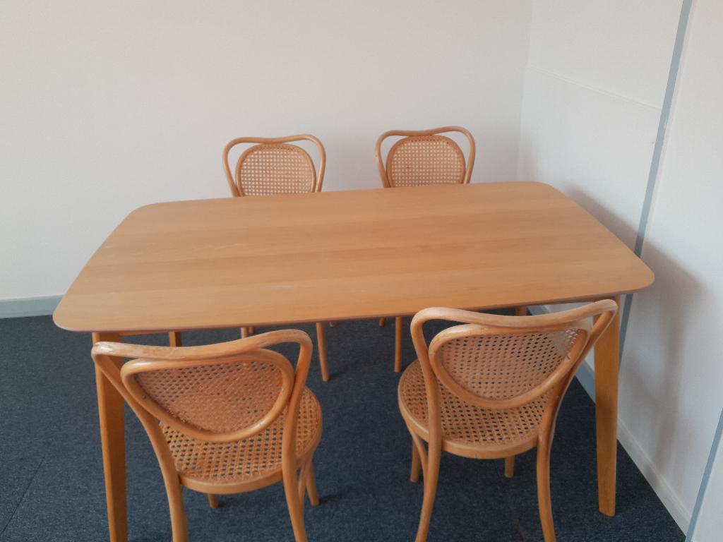 Tafel met 4 stoelen in Leiden, Ophalen, Gebruikt, 50 tot 100 cm, 150 tot 200 cm