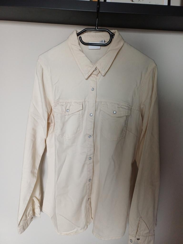 Bijna nieuwe beige VILA blouse met parelknoopjes maat L, Ophalen of Verzenden