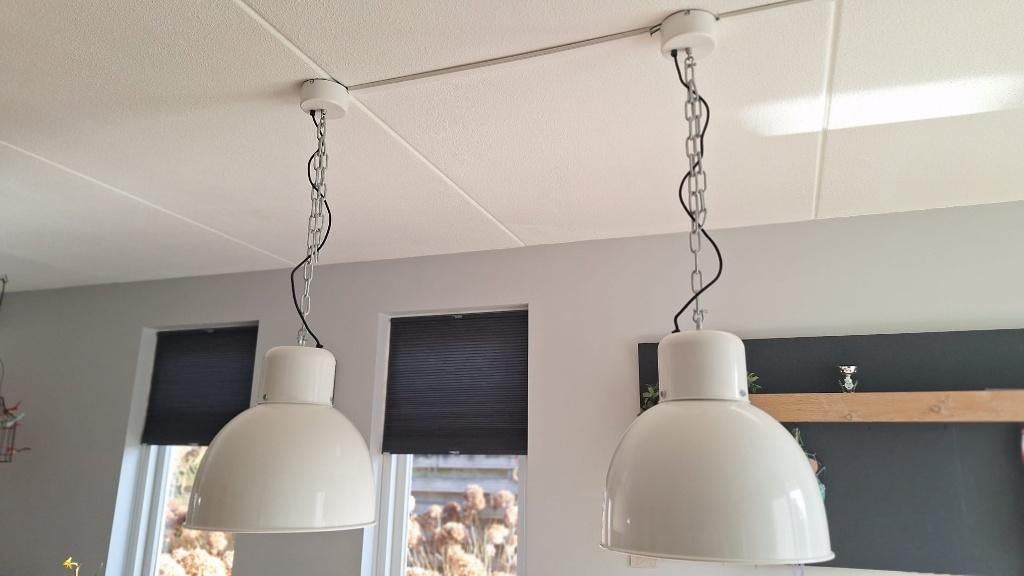 Hanglamp (2 stuks) VT Wonen Wit, Ophalen, Stoer Industrieel, Zo goed als nieuw, Metaal