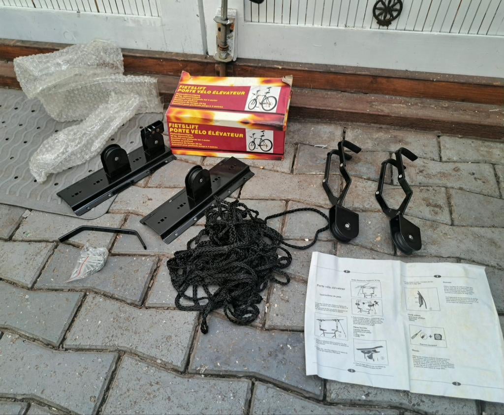 Zwarte metalen fiets ophang set, Fietsen en Brommers, Fietsaccessoires | Fietsenrekken, Ophalen of Verzenden, Nieuw