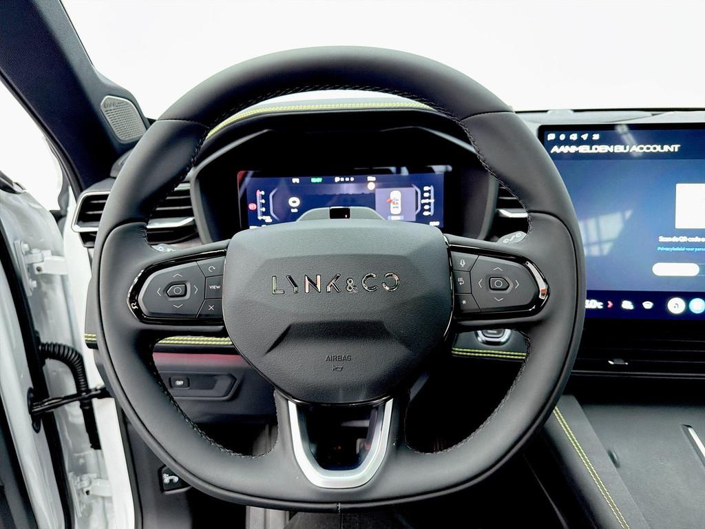 Lynk en Co 01 1.5 More (DEMO) praktisch nieuw!, Auto's, Euro 6, 4 cilinders, Met garantie (alle), Wit