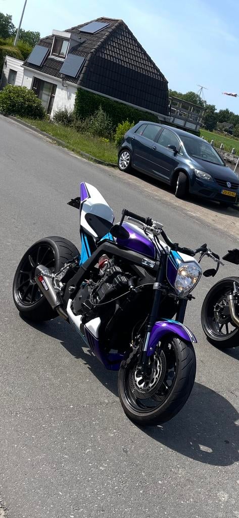 Suzuki GSXR750 Custom Streetfighter - 240achterband, Sportuitlaat, 4 cilinders, 749 cc, Particulier