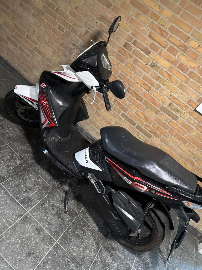 Scooter kymco super 8 4takt, Fietsen en Brommers, Scooters | Kymco, Zo goed als nieuw, Super 8, Maximaal 45 km/u, Benzine, Ophalen