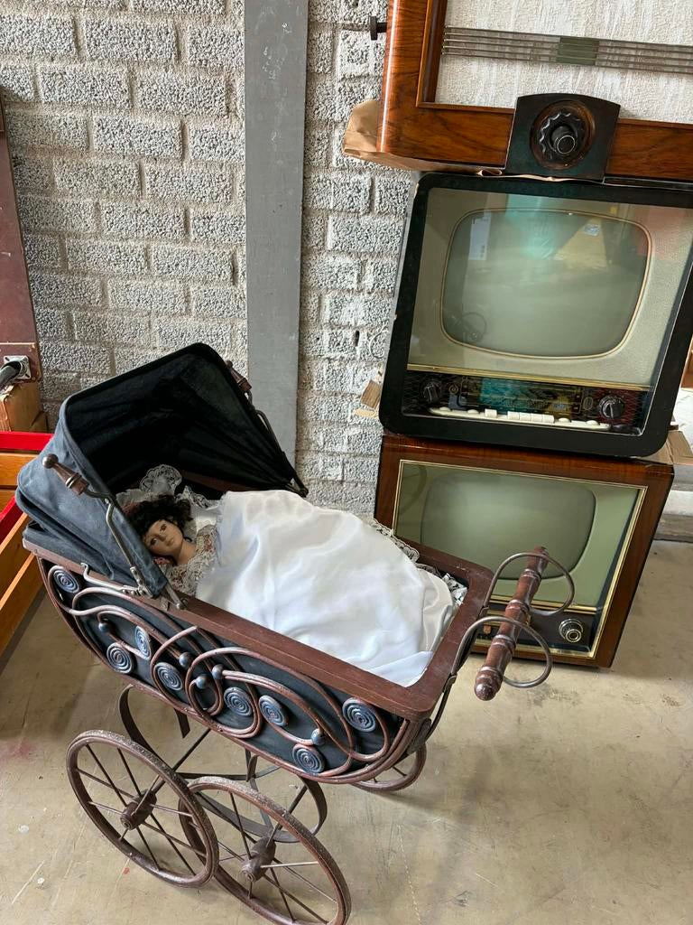 Partij Vintage Audio, TV’s & Antieke Kinderwagen, Ophalen