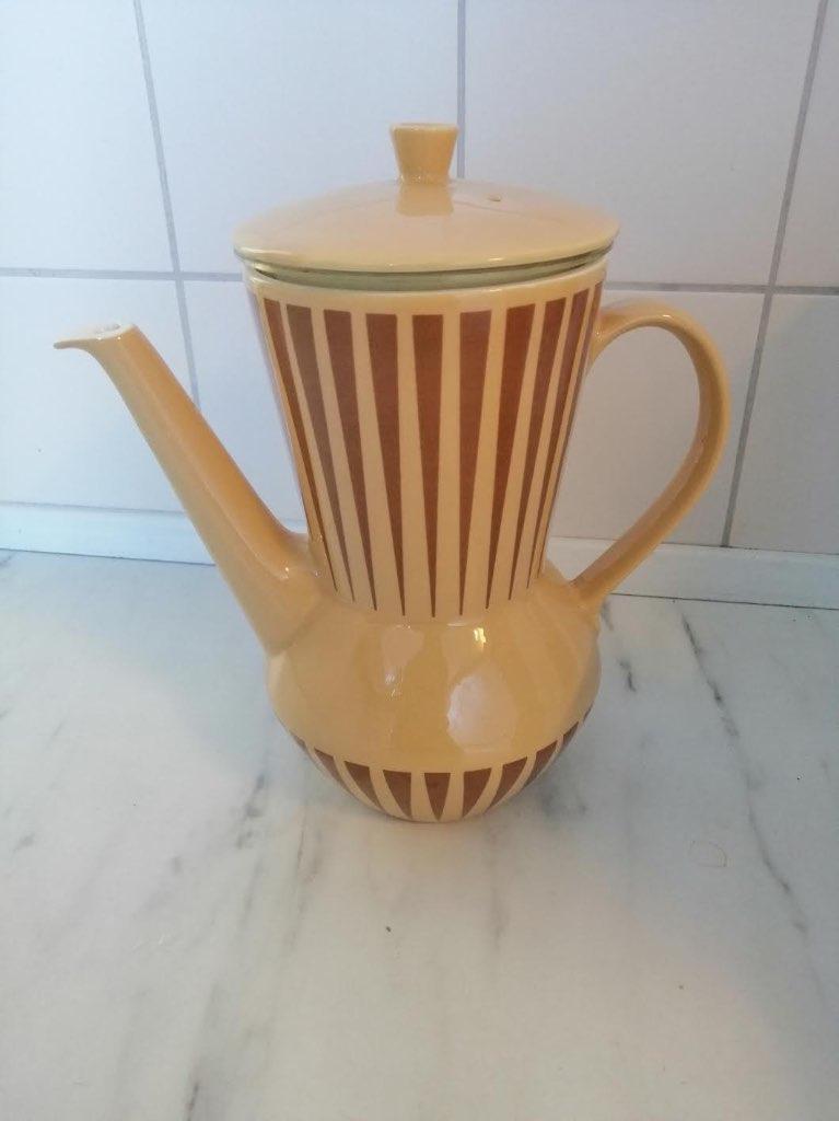 Koffiepot Douwe Egberts met filter groot model puntgaaf, Antiek en Kunst, Antiek | Keramiek en Aardewerk, Ophalen