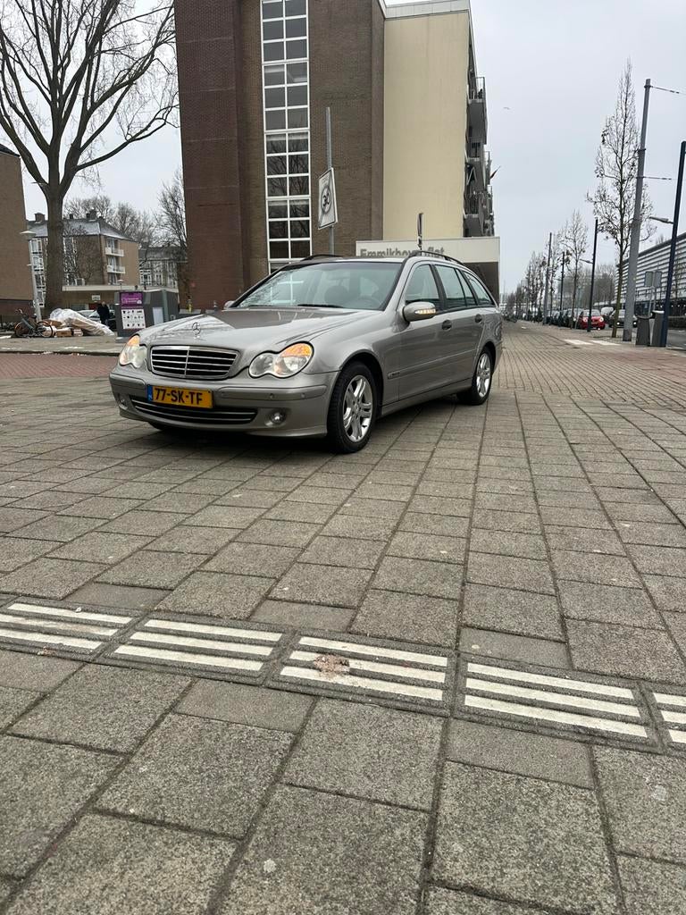 Mercedes-Benz C-Klasse 1.8 C180 Kompr Combi AUT 2005 Grijs, Auto's, Mercedes-Benz, Automaat, Achterwielaandrijving, 1796 cc, 1455 kg