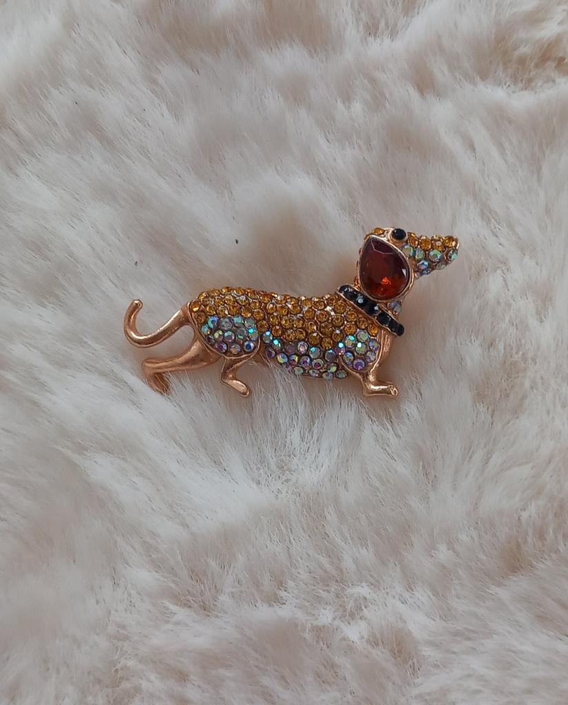 Teckel Broche met Strass Steentjes, Sieraden, Tassen en Uiterlijk, Overige materialen, 4 tot 7 cm, Nieuw, Ophalen of Verzenden